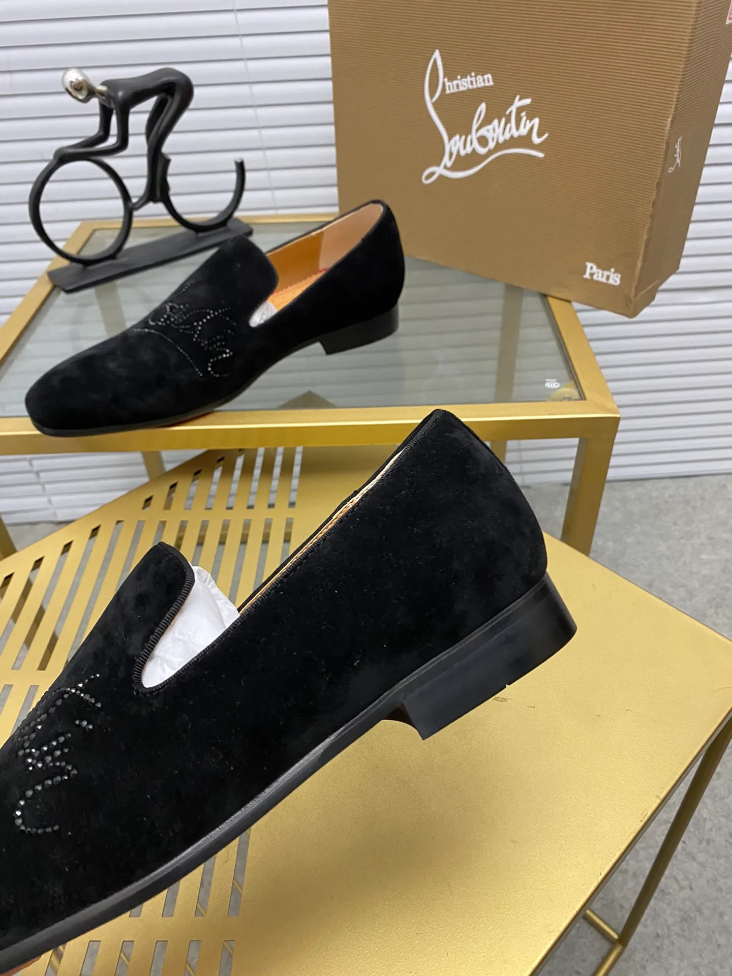 Made to order. Ex-factory price 500. christian louboutin (CL red sole shoes) counter series, casual sneakers 📢 📢 📢 Exclusive hot style release 🎈🎈💪 Movable latex feet 👻 Finished outsole line [Proud] 😝Female 35-40# Male 38#-46, global supply😝 [Top version]: original imported cowhide upper, top original leather lining, original molded TPU outsole, original 1:1 detail processing, original shoe last,